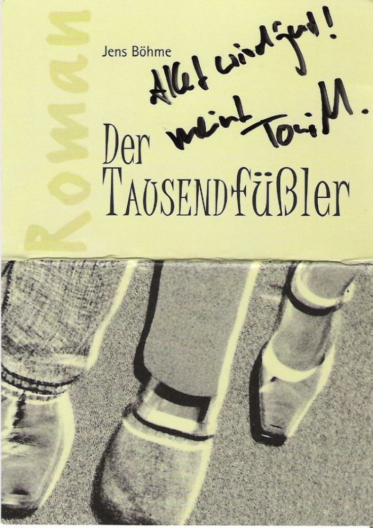 Der Roman - Der Tausendfüßler - Spruch von Toni Mahoni auf dem Cover für Jens Böhme