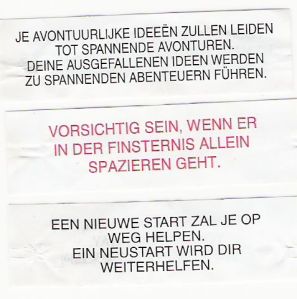 3 Glückkeks-Zettel mit Sprüchen