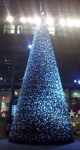 Weihnachtsbaum im Berliner Hauptbahnhof 2011